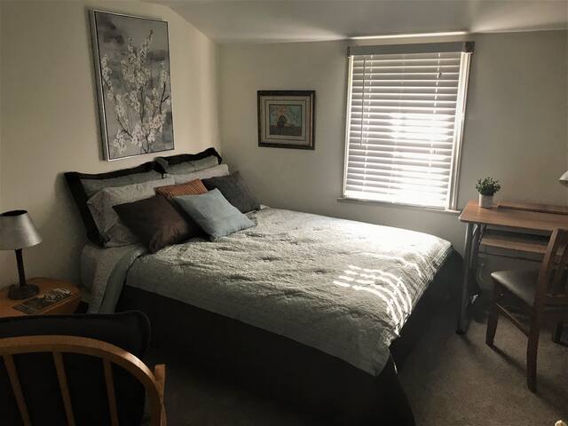 A Knight's Stay: The Keep-Room A