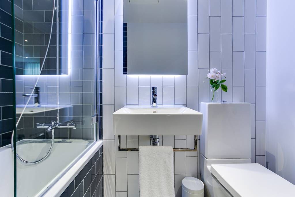 Shared Bathroom 2