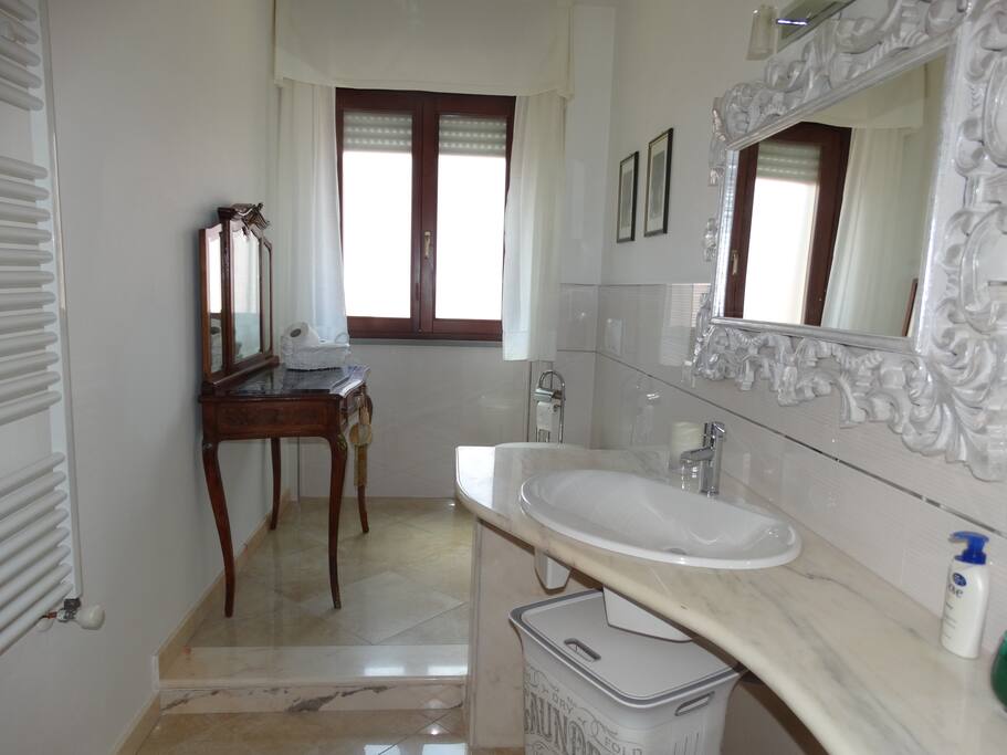 Bagno piano primo