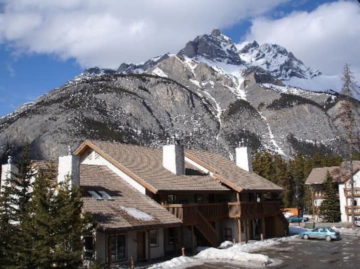 Banff Rocky Mountain 2BR, Kitchen Serviced apartments for Rent in