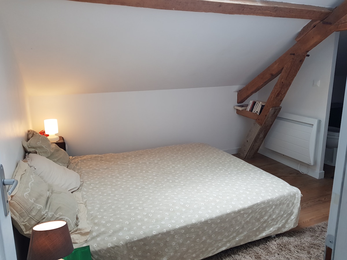 Hlavná spálňa so sprchovacím kútom