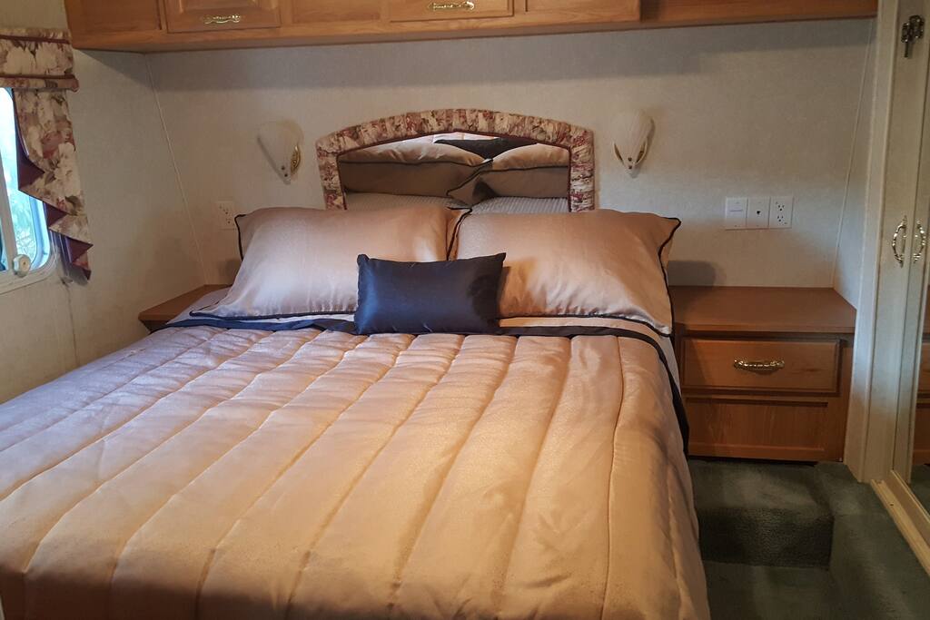 Private bedroom with Queen Bed, nightstand, closet.