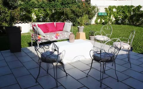 Nice 3* house, huge terrace, garden
