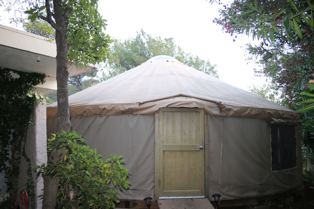 Beautiful bright Pacific Yurt -- largest model -- over 700 square foot with multiple large screened windows. Hardwood floors throughout, brand new air conditioning and space galore will meet the needs of any couple or family. Sleep under the clear dome, staring at the stars! Easy access to mountain trails and Malibu beaches.