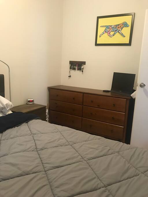 Bedroom with Chest of Drawers and Apple TV (Netflix, HBO Go, etc.)