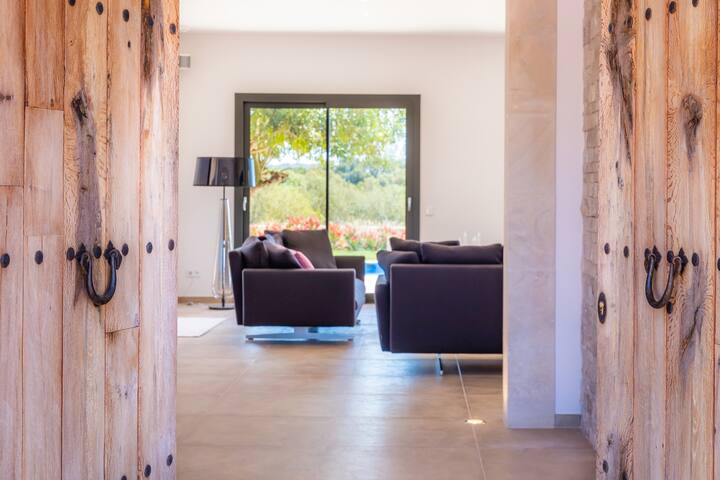 Beautiful modern Country Villa for families gallery image 4