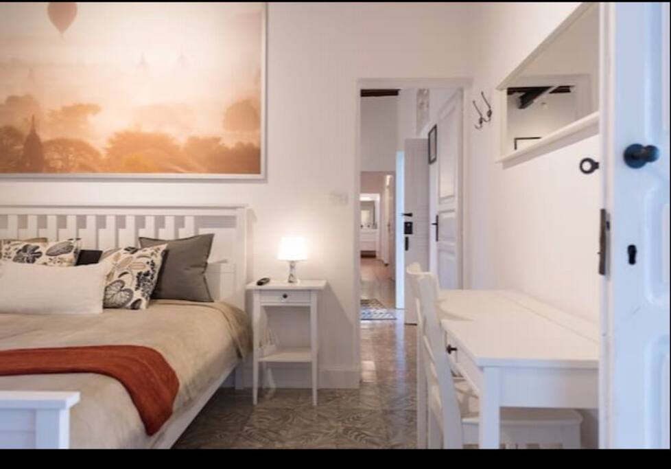 Cama de matrimonio de 160x200.
