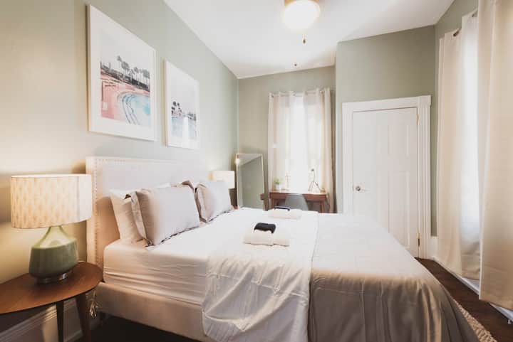 The Pulaski Room is a private bedroom featuring a 12" Queen size memory foam mattress with soft, 400 thread count sheets, a smart TV, and a desk so you can connect to our 100mb Wi-Fi internet, set-up your laptop, and get down to business.
 
