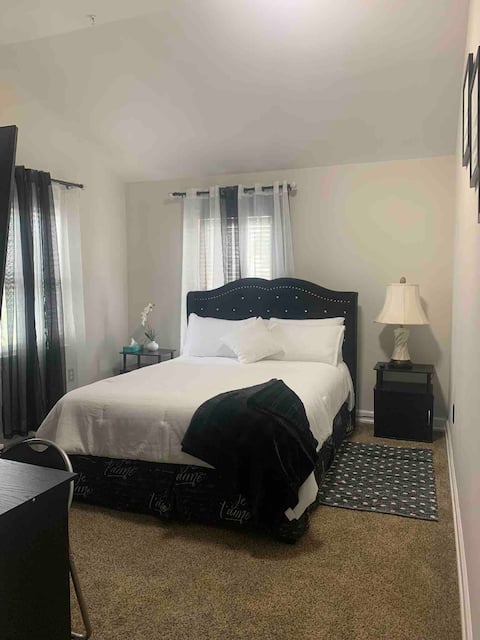 Cozy Room near Metro (5), A minute to Downtown Dc