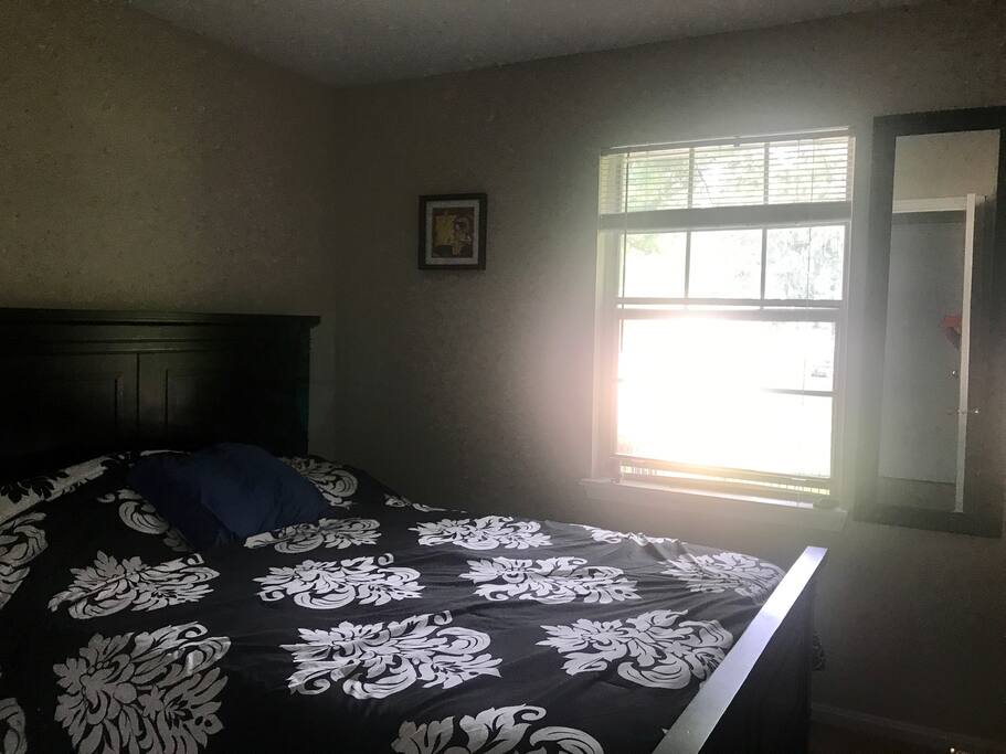 Bedroom - Queen size bed