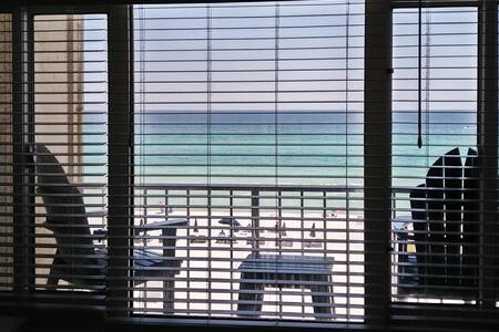 Beachfront Unit 410 - Free Beach Chairs 2020