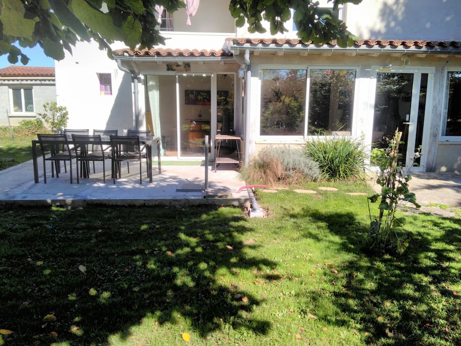 sa terrasse semi ombragé