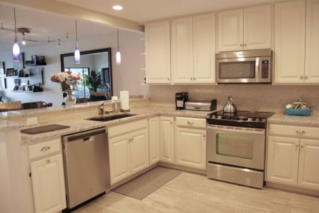 Brand new renovations including kitten and bathrooms!