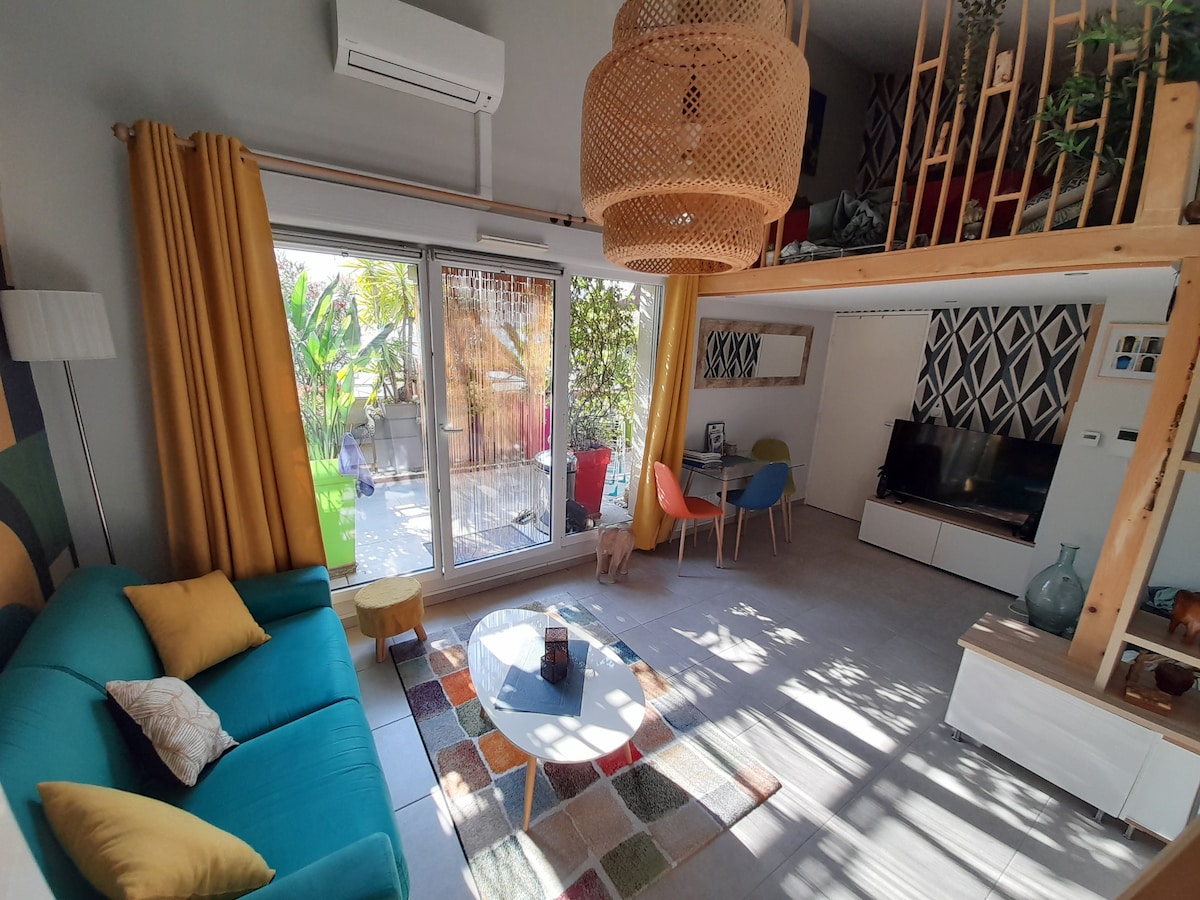 Leistungsstarkes Airbnb: Pleasant air-conditioned duplex studio on the mezzanine. in La Seyne Sur Mer