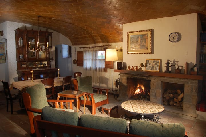 Charming House At The Bottom Of Monsterrat - Sant Esteve Sesrovires