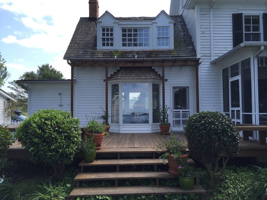 Back deck, with view of Parkers Creek.