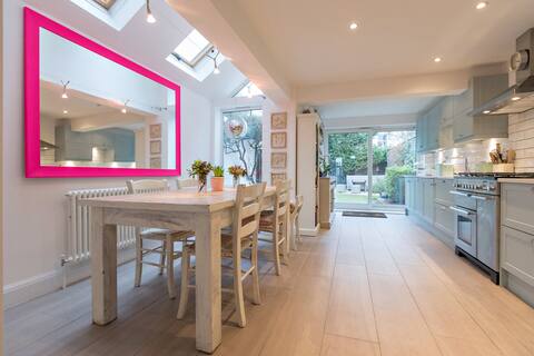 2 bed Gorgeous Light & Modern Cottage, in Barnes