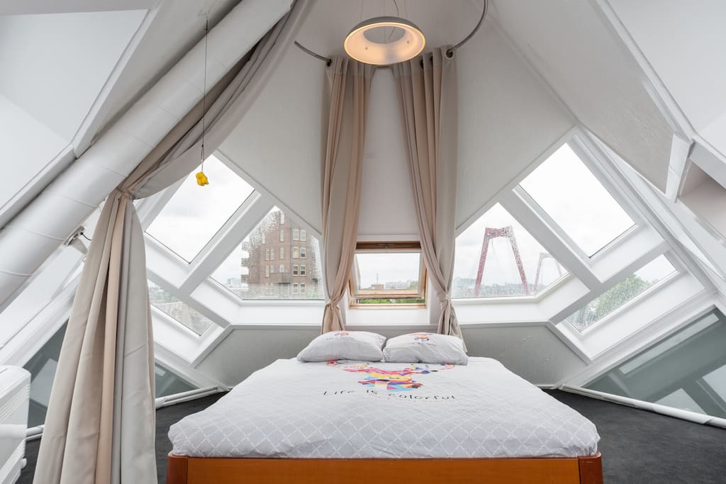 Bedroom: Amazing view over old Rotterdam