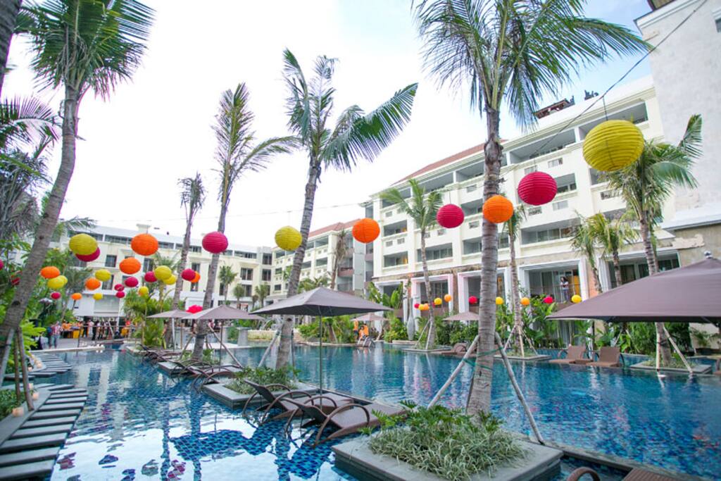 Swiss belresort watu jimbar 4. Swiss belresort watu jimbar 4. Swiss-belresort pecatu. Swiss-belresort watu jimbar рестораны слева от отеля. Swiss belresort watu jimbar 4.