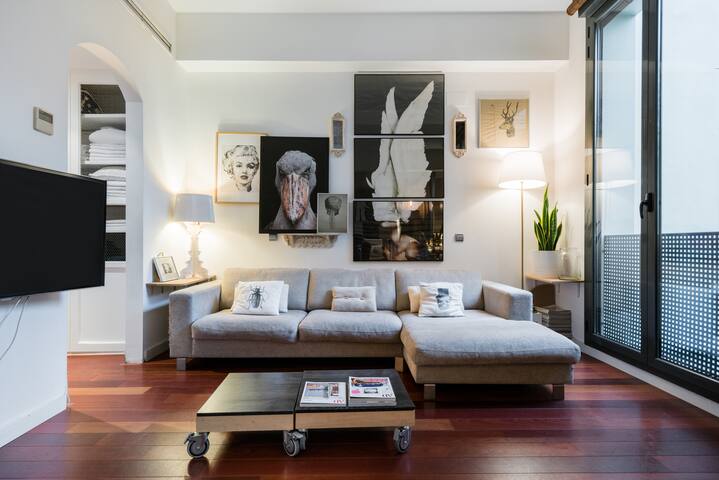 Stunning Downtown Apartment with Private Terrace gallery image 4