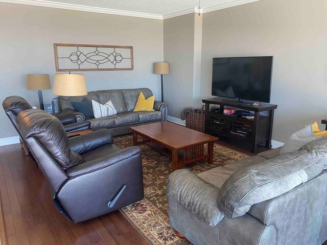 7th Floor Condo at TMS. Pool-Pickleball-Gym-Arcade gallery image 4