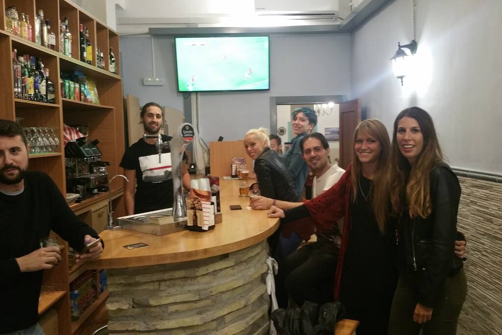 Bar & Lounge