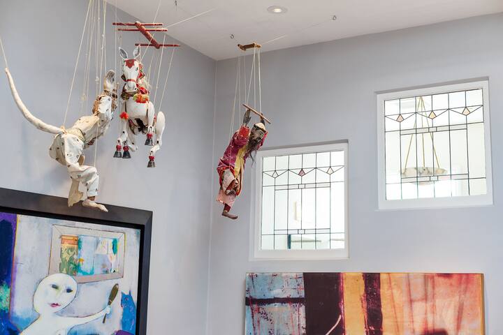 Art-filled Victorian Flat w/French Chef’s Kitchen gallery image 3