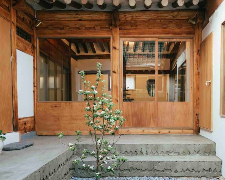 Private Hanok • Stay knocknock Houses for Rent in Sinseoldong, Dongdaemungu, Seoul, South