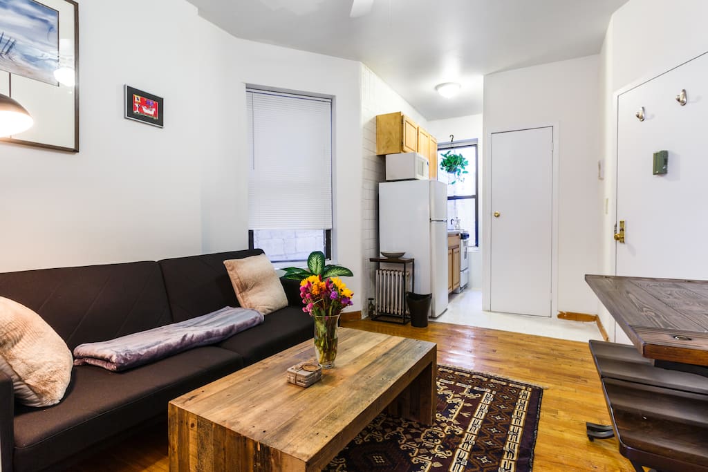 The space can easily accommodate 4 people. It's perfect for 3 or a couple.