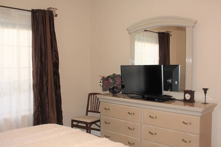 Телевизор во главната спална соба