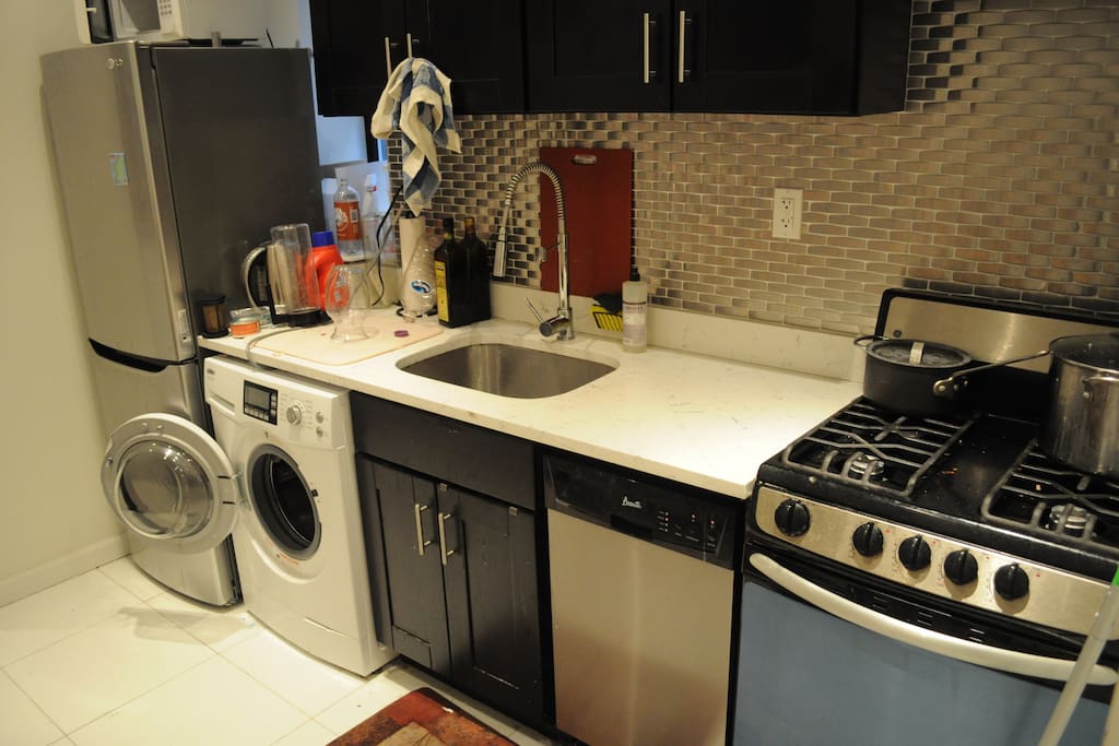 Kitchen and washer/dryer