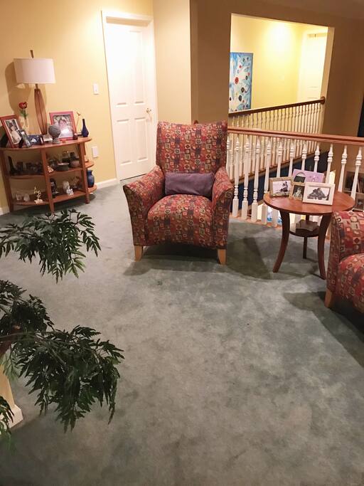Hall to bedrooms