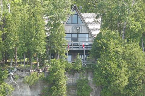 An amazing cliffside home rental "On The Rocks"