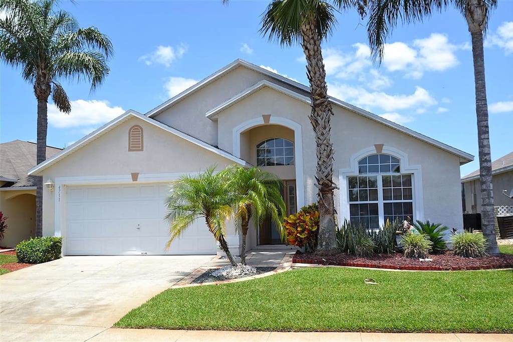 4 Bedroom, cozy villa located in the gated resort of Lake Berkley, Kissimmee