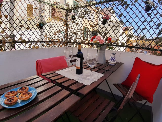 Lovely city CENTER APARTMENT + 2 private PATIOS