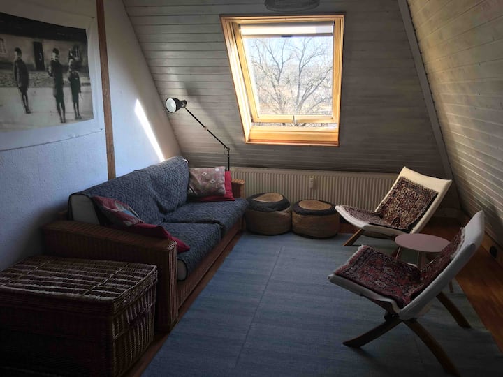 Schöne Atelierwohnung Unter Dem Dach Nahe Zentrum - Tübingen