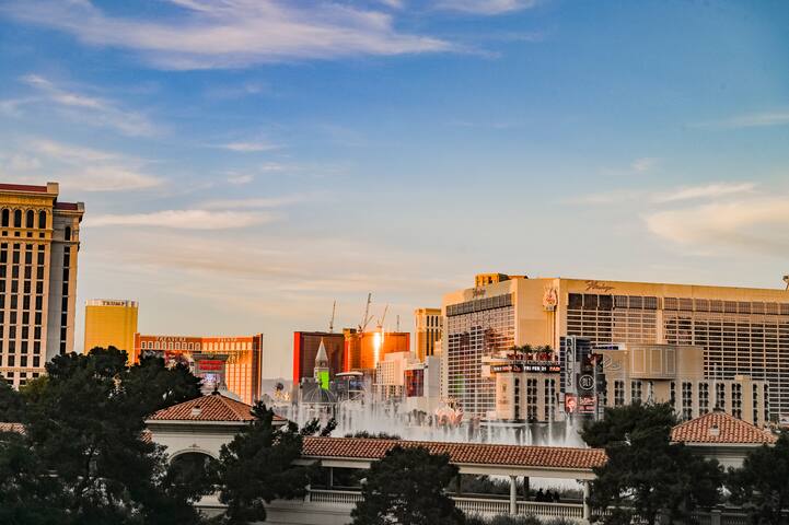 3 BD/2BA Center Strip | Great Views | Sleeps 12  gallery image 4