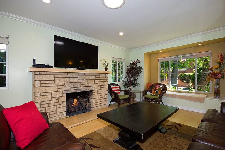 Hollywood Pool Home w/ Pool House!! gallery image 5