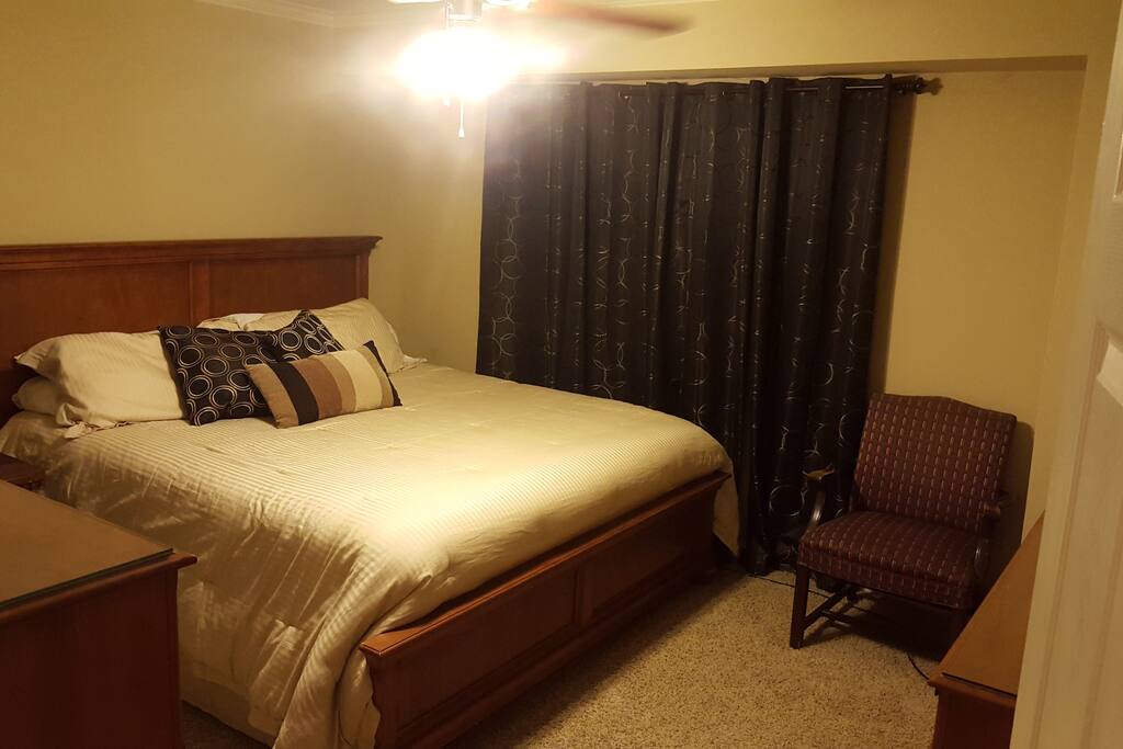 Bedroom 1 - King Bed