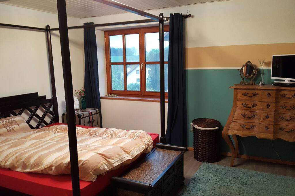 Schlafzimmer 1