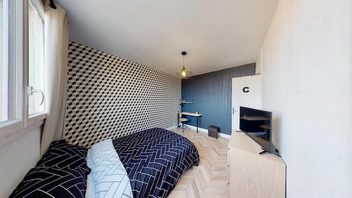 C卧室：记忆床垫和枕头
衣柜、衣柜、书桌 