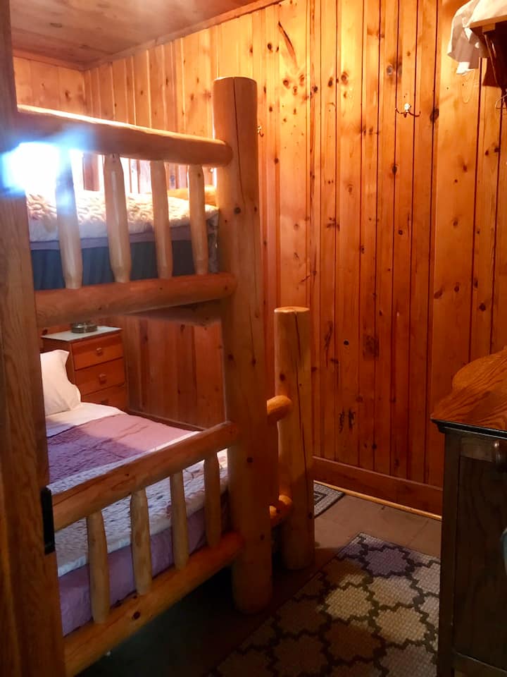 Log full/twin bunk beds