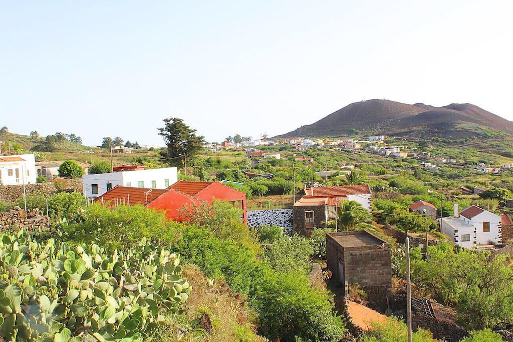 Vistas a las montañas - Views to the mountains.
