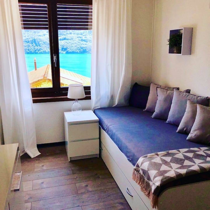 Habitación individual adicional con vistas al lago para viajeros con más de 4 personas /Separado del baño