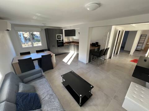 Refurbished T3 - Ground floor of IDEALLY LOCATED Villa