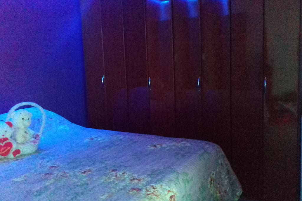 Cama de casal com luz e controle