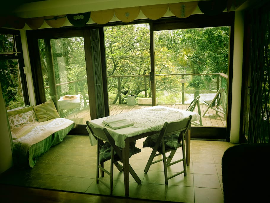 Spaceous sunroom / diningroom verandah.
