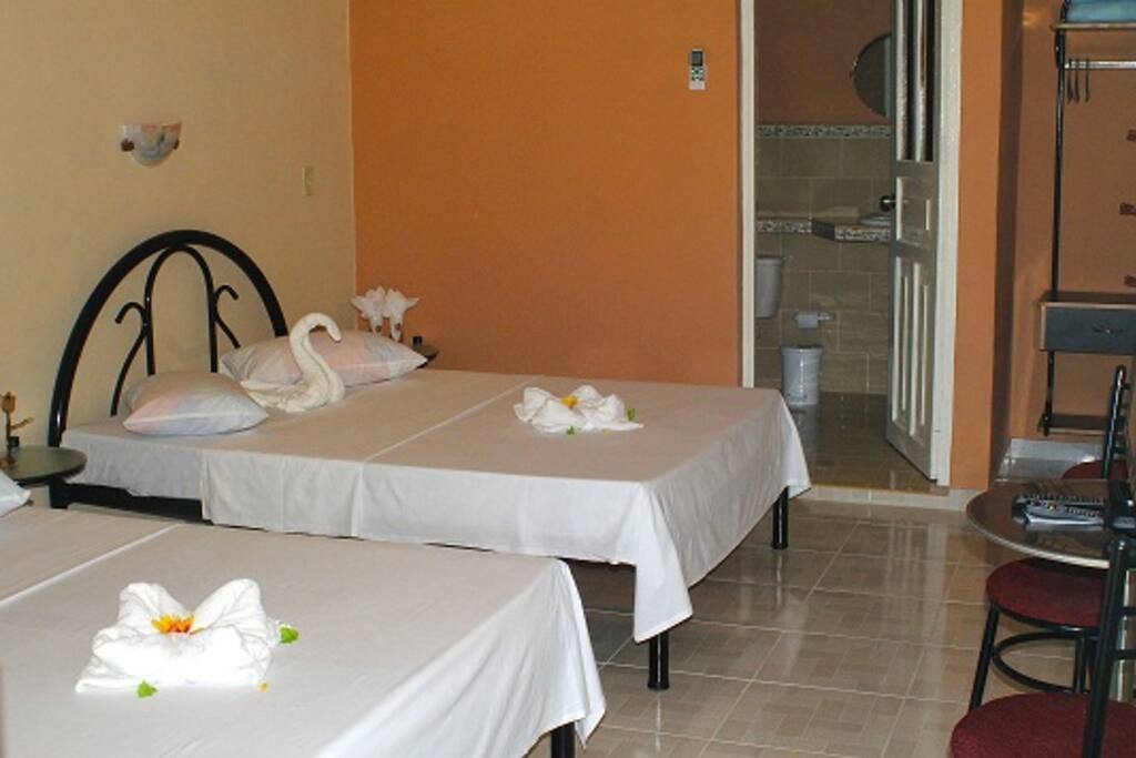 dos camas confortables , garantizan una estancia feliz