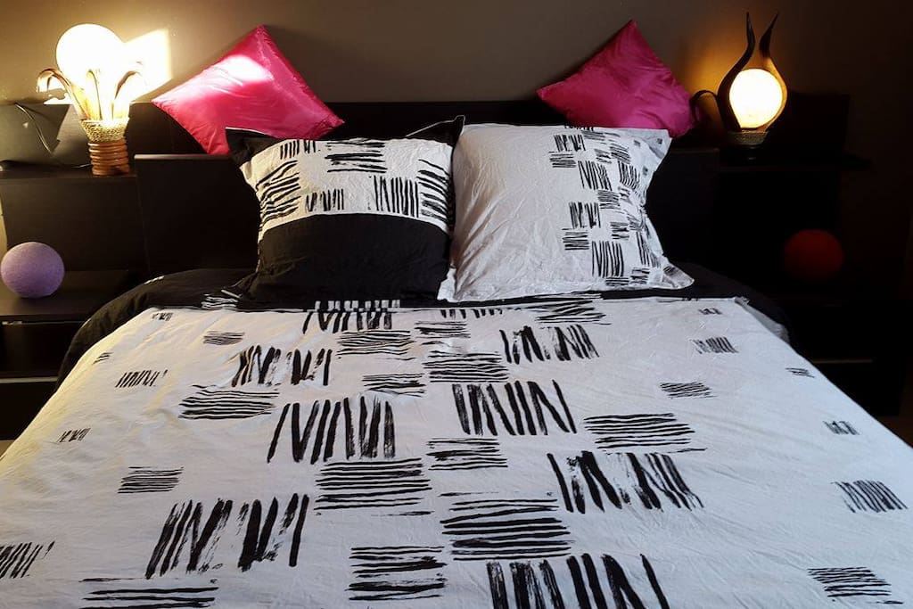 Chambre n°1 (10m2) - Lit 2 personnes 190x140cm