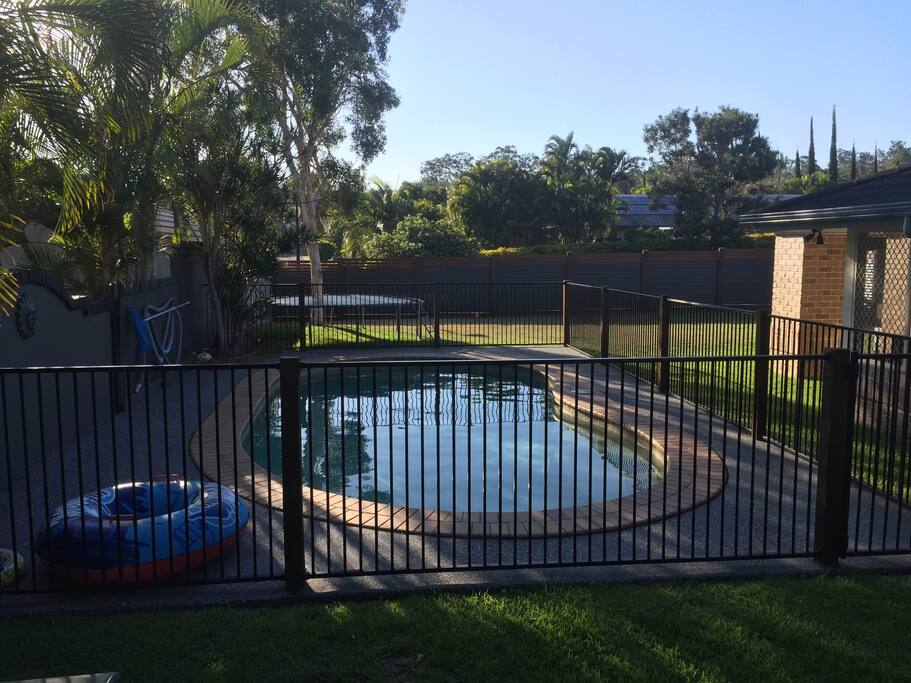 Pool and big yard - with trampoline